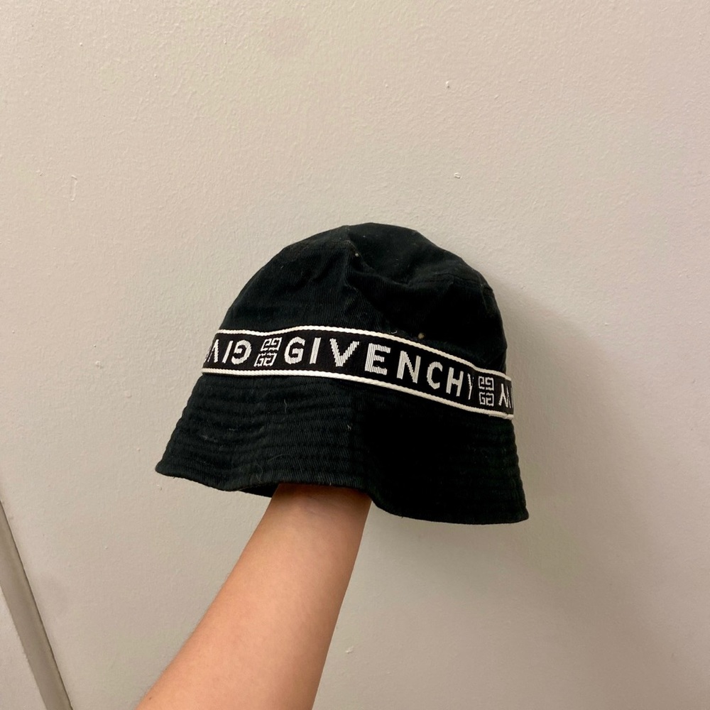 Givenchy Logo Bucket Hat - Picture 4 of 4